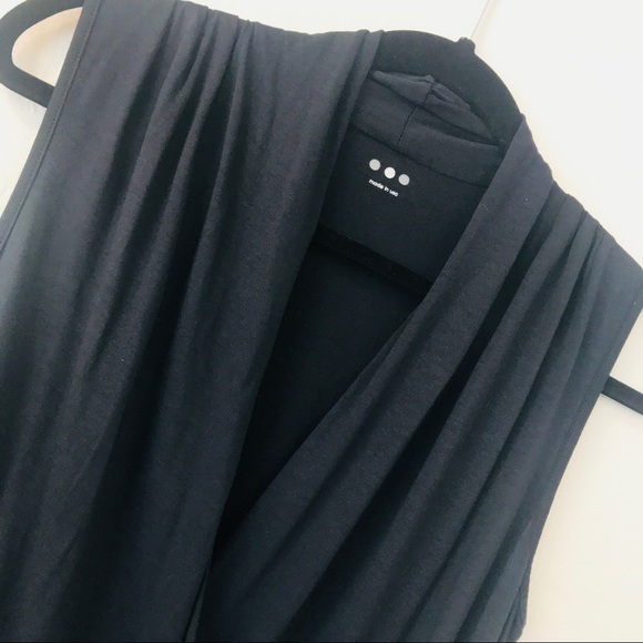 Three Dot Black Sleeveless Wrap Top - Picture 4 of 6